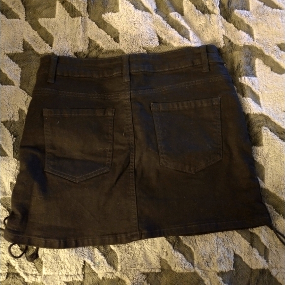 Denim mini skirt (Pockets!!) - Picture 4 of 4